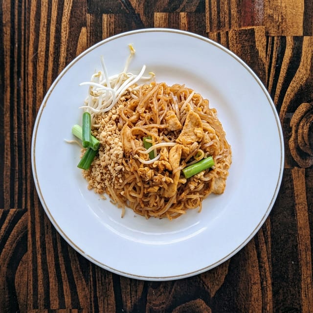 L1. Pad Thai.